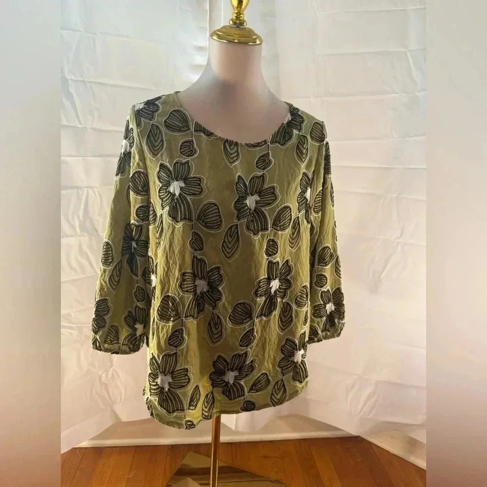 Parami Design Green Floral Blouse